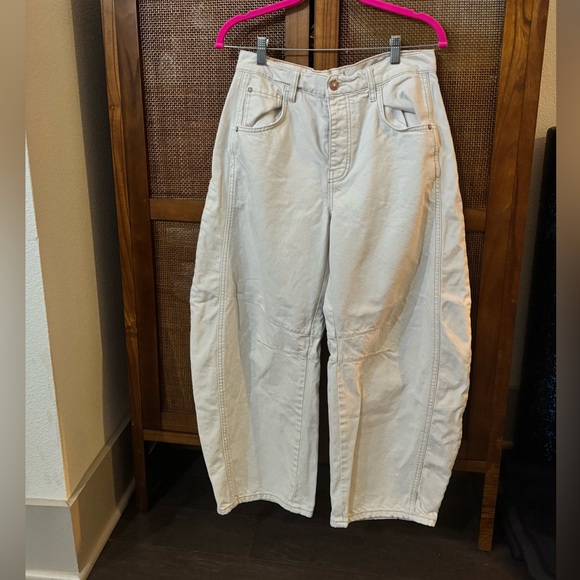 We The Free Good Luck Mid-Rise Barrel Jeans
Milk | Size 27 | Like New Condition - Picture 4 of 9